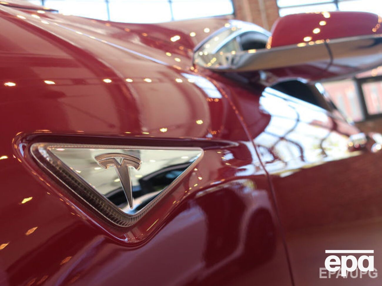 Tesla анонсировала новые модификации электрокаров