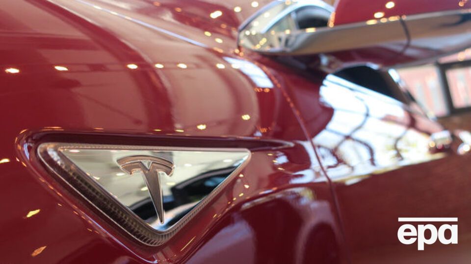 Tesla анонсировала новые модификации электрокаров