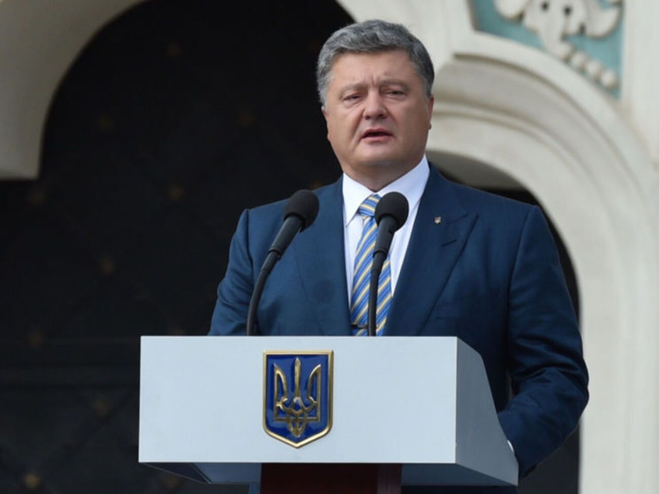 Порошенко процитировал Маяковского, обращаясь к России