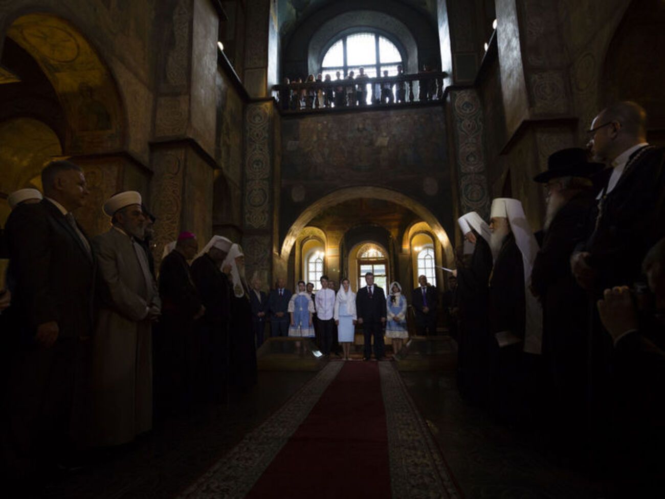 Молитва за Украину состоялась в Софийском соборе при участии президента и его семьи