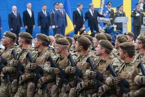 В Киеве прошел военный парад