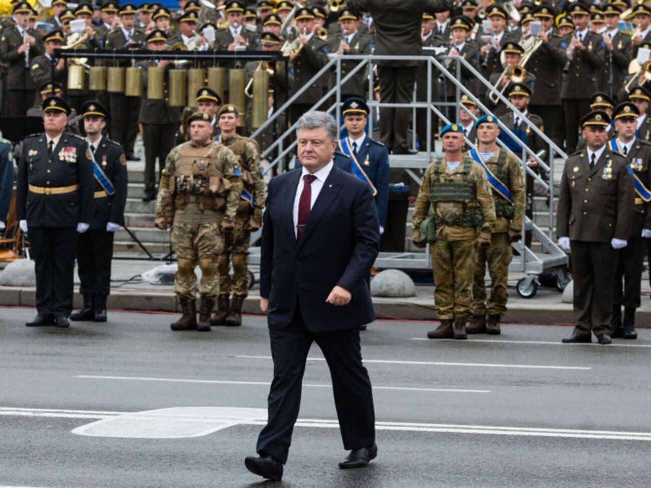 Порошенко призвал сохранять давление на РФ