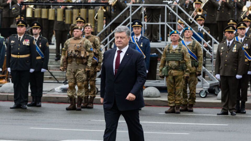 Порошенко призвал сохранять давление на РФ