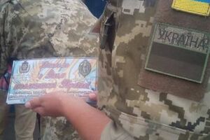 Украинцев, пересекающих админграницу с Крымом, пограничники поздравили с Днем Независимости