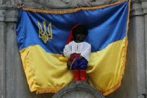 "Писающего мальчика" в Брюсселе нарядили в украинского казака