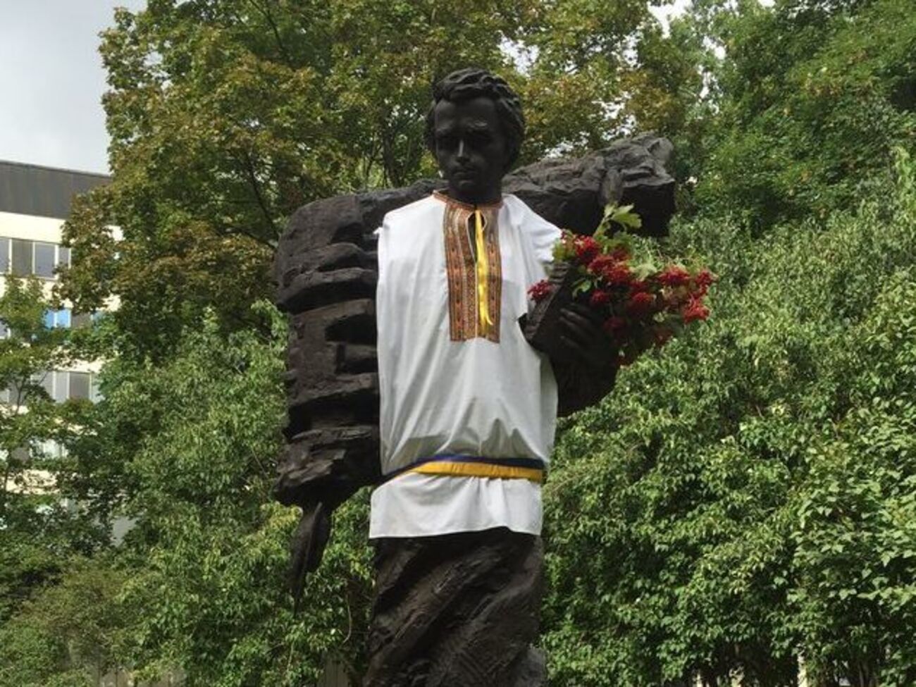 Облачать памятник Шевченко в Риге будут на все большие праздники