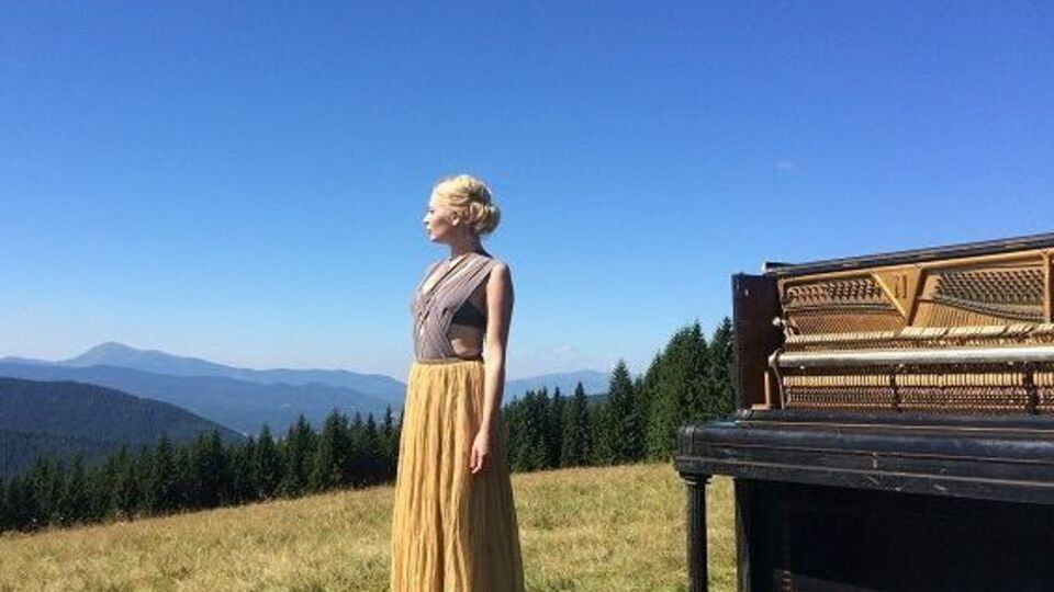 Певица Alloise записала клип в качестве поздравления украинцев с Днем Независимости