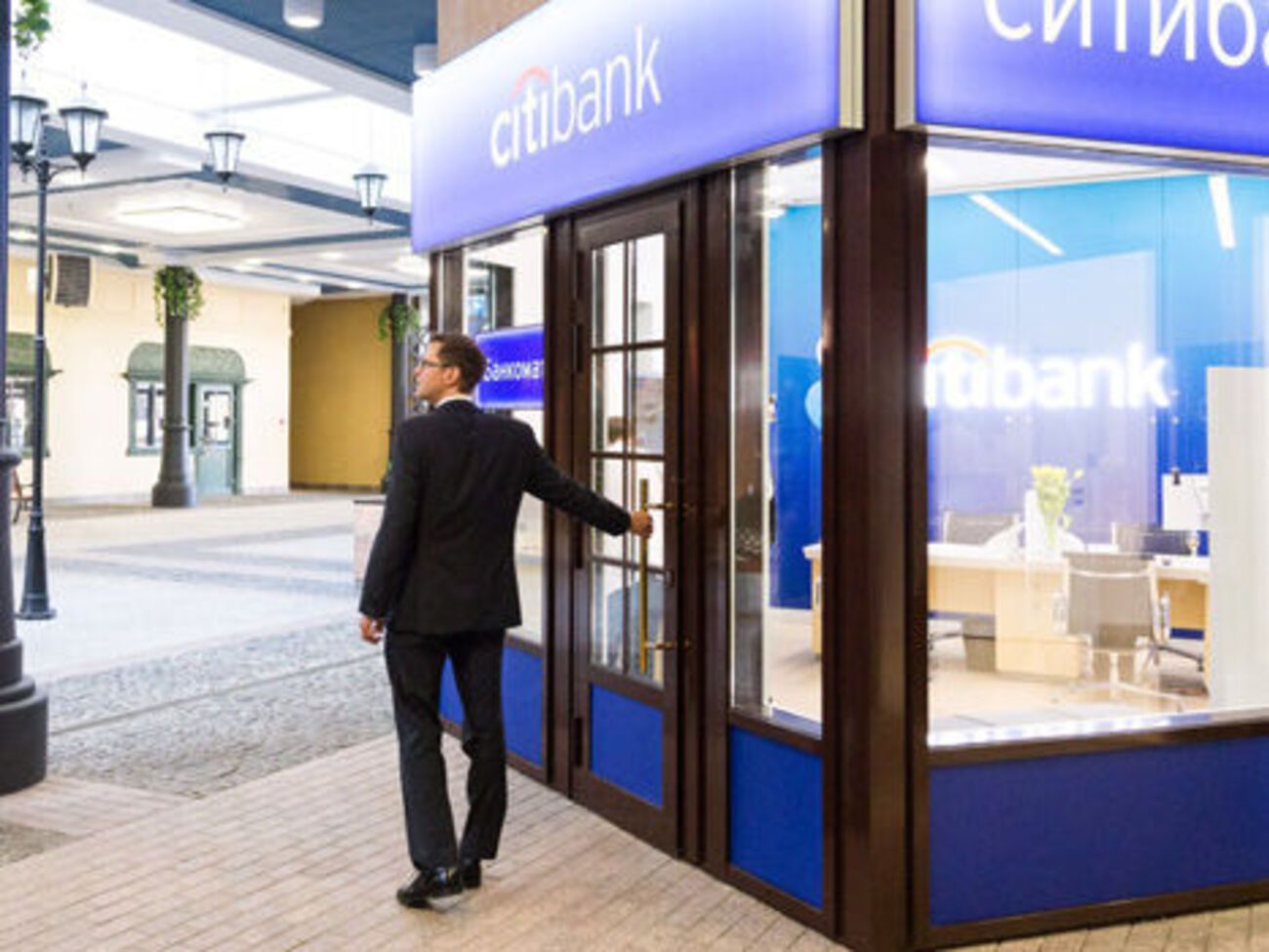Сотрудники "Ситибанка" находятся в заложниках у мужчины