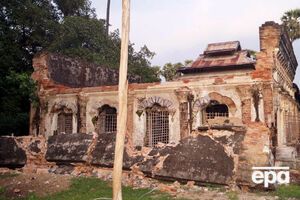 Разрушенный землетрясением буддийский храм в Мьянме