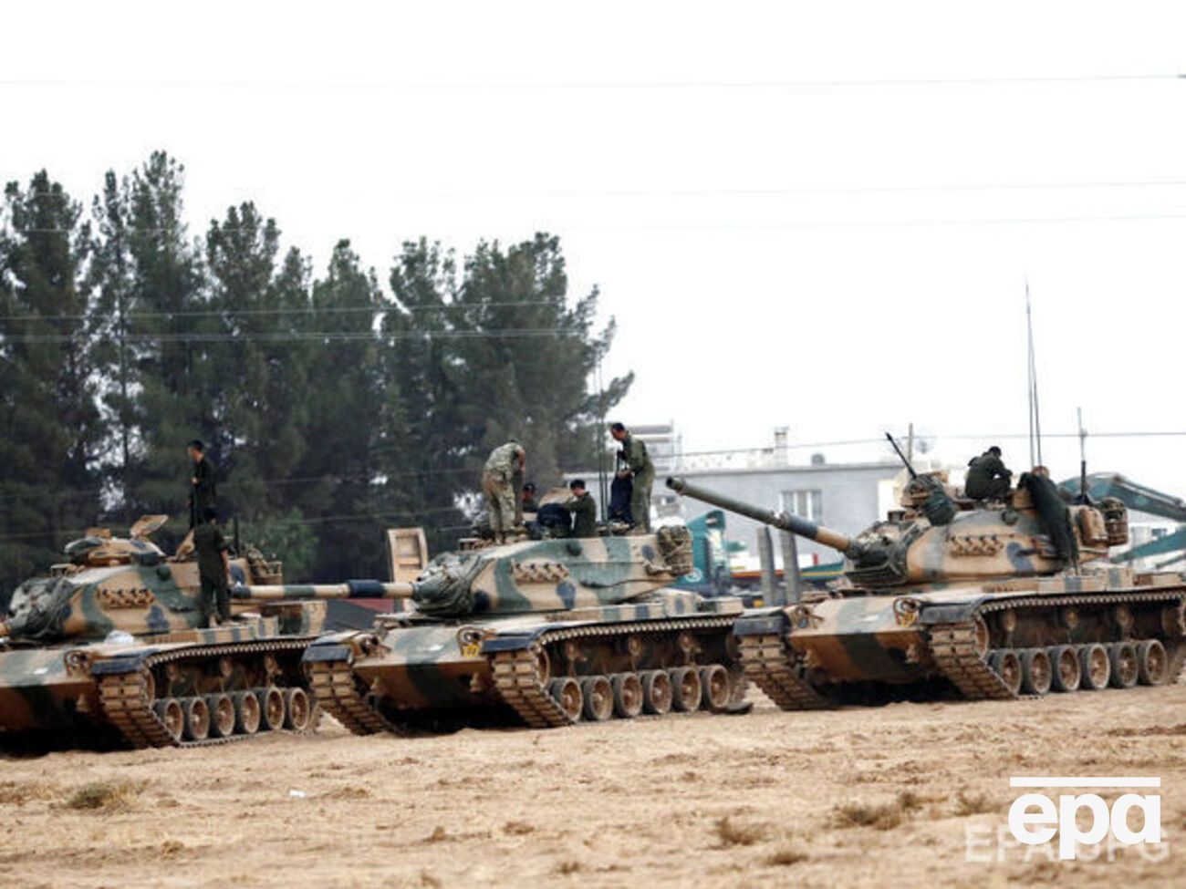 Турецкие танки перешли границу Сирии