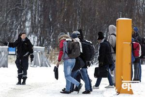 Беженцы в пропускном пункте
