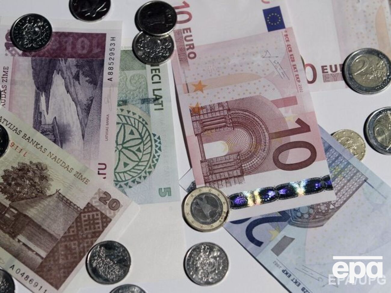 Курс валют на 25 августа