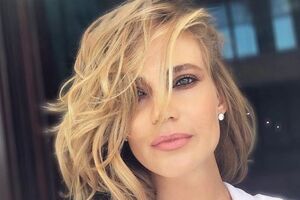 Певица позировала спиной перед камерой ради снимка