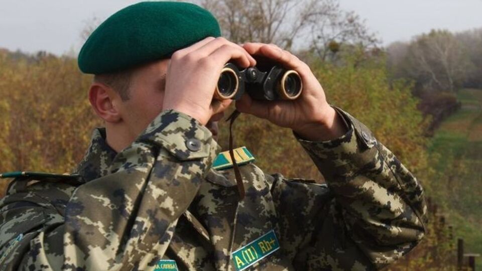 Госпогранслужба передала задержанную украинку сотрудникам СБУ