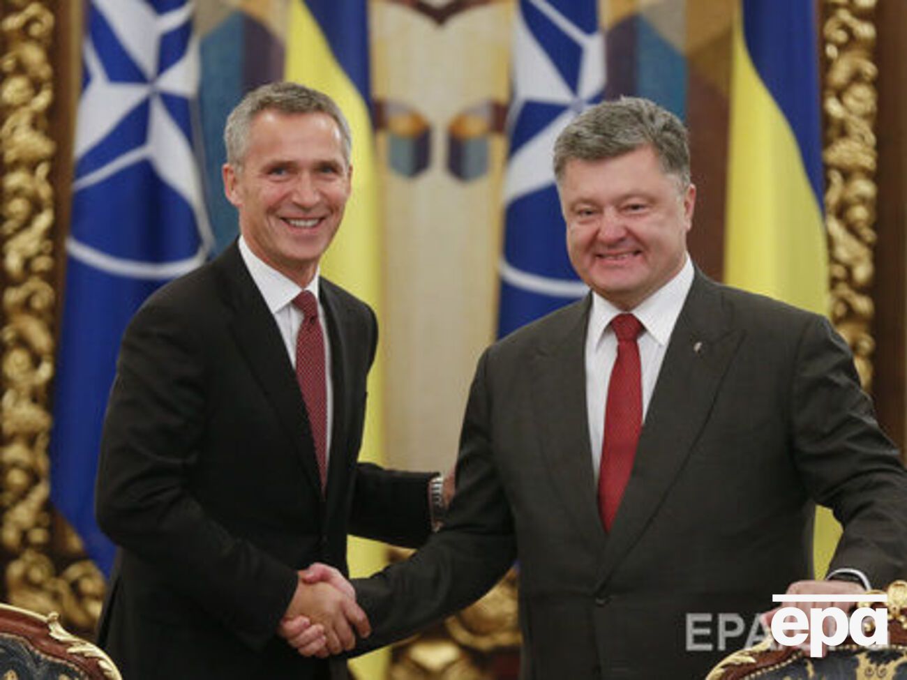 Столтенберг поздравил Порошенко с Днем Независимости Украины