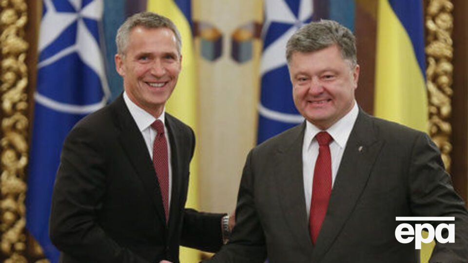 Столтенберг поздравил Порошенко с Днем Независимости Украины
