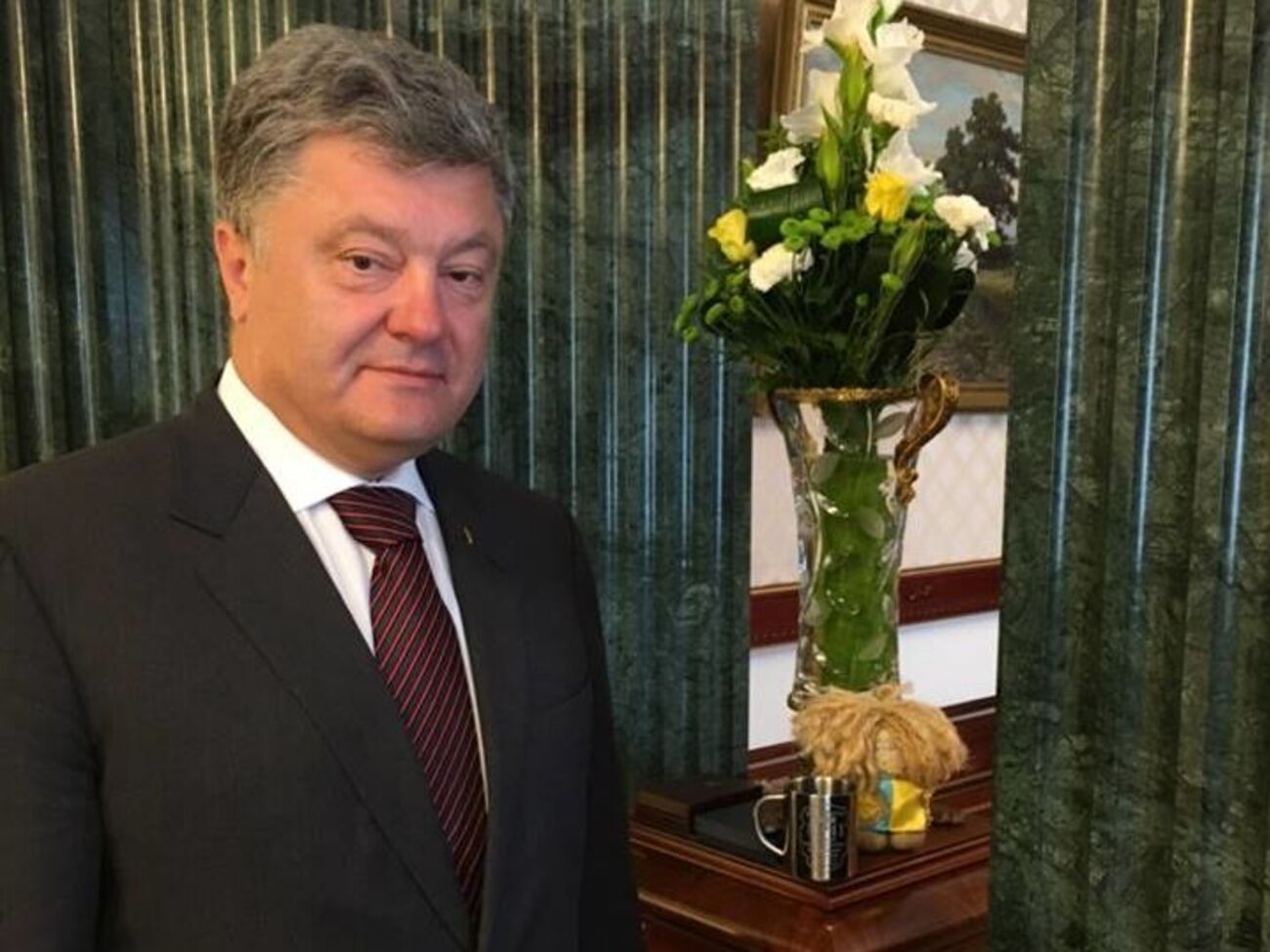 Бирюков:&nbsp;Для Порошенко это не просто коллекция странных сувениров. Это напоминания, которые он видит каждый день