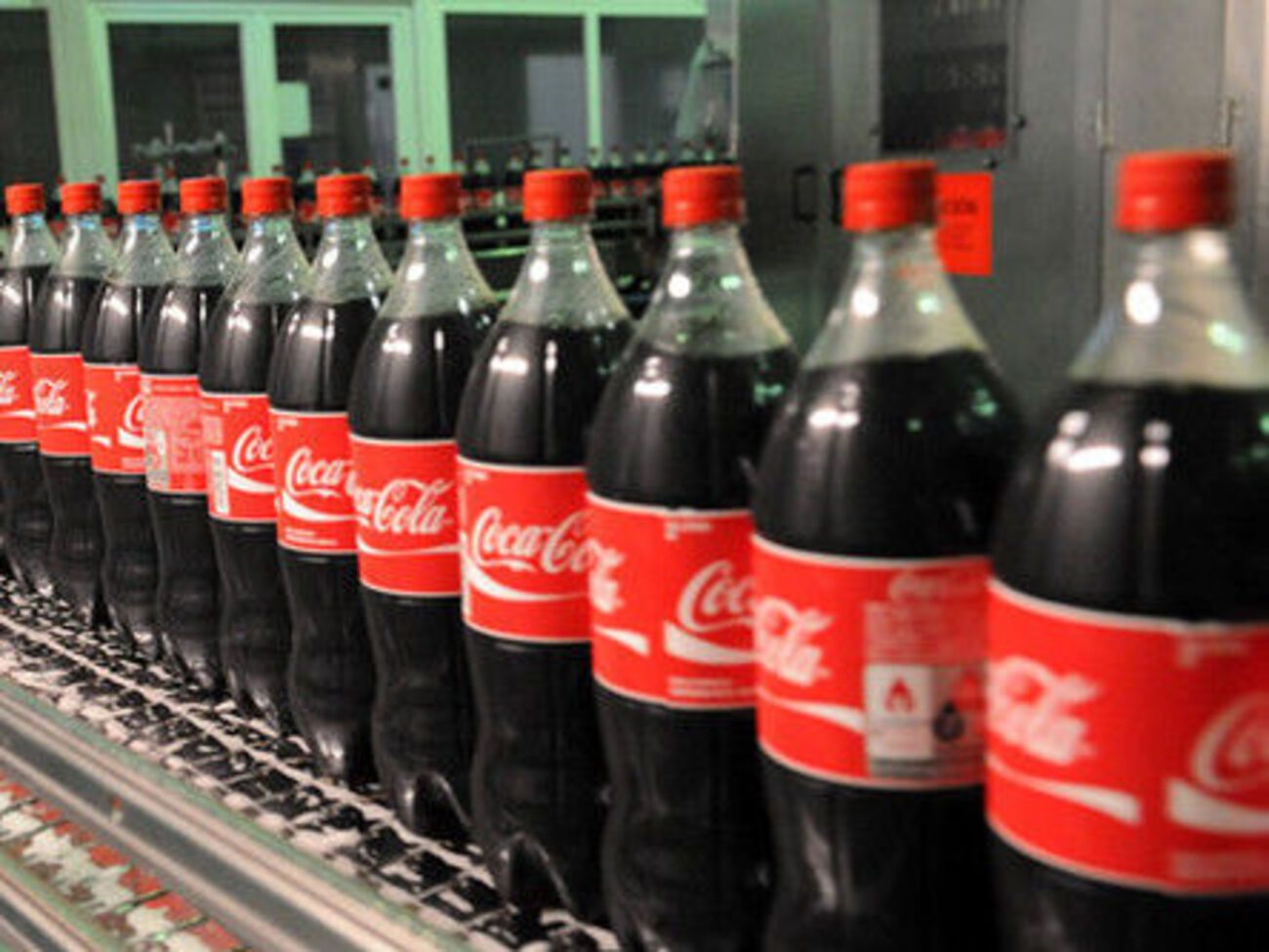 Трое пострадавших от взрыва на заводе "Кока-Колы" госпитализированы