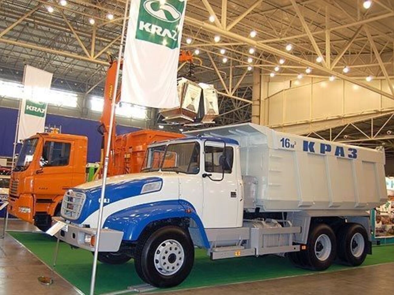 Представители "АвтоКрАЗа" презентовали свою продукцию в Иране