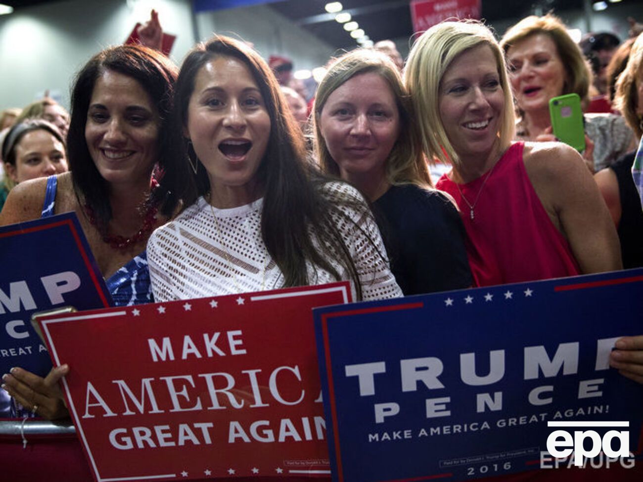 Разрыв между Клинтон и Трампом растет