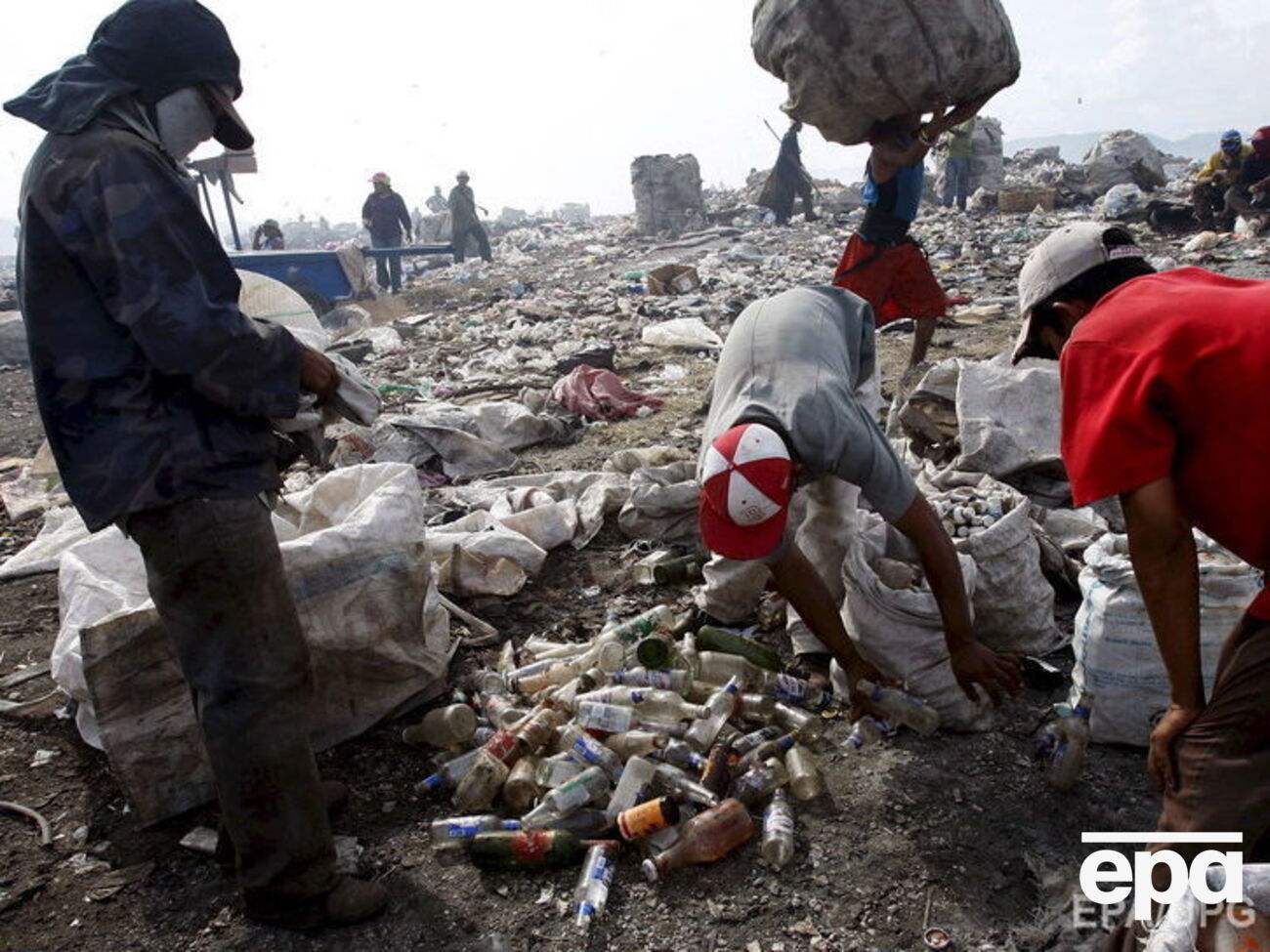 В мире около 20% девушек и юношей в возрасте от 15 до 29 лет хотят уехать в поисках лучшей жизни