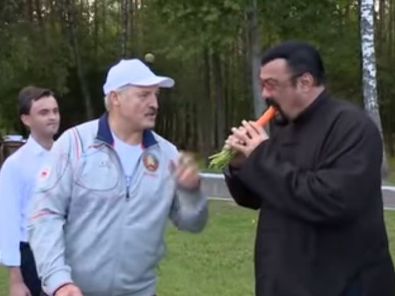 Лукашенко угостил Сигала морковкой