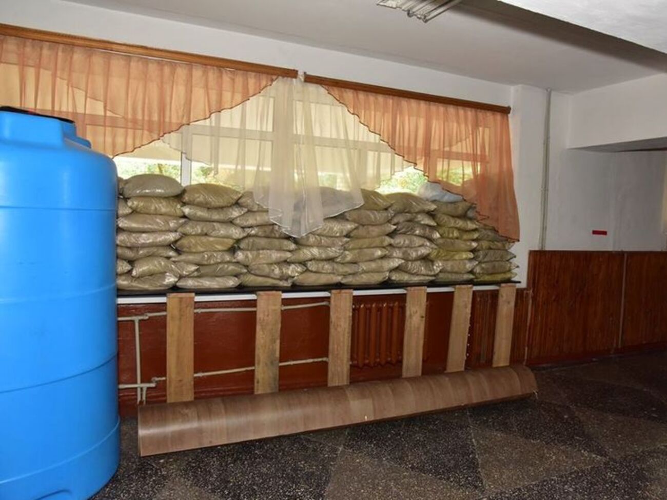 Представители полиции и учителя обсудили совместные действия по обеспечению безопасности школьников, которые живут на линии разграничения