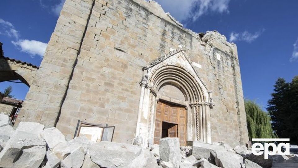 Землетрясение повредило или разрушило многие исторические здания