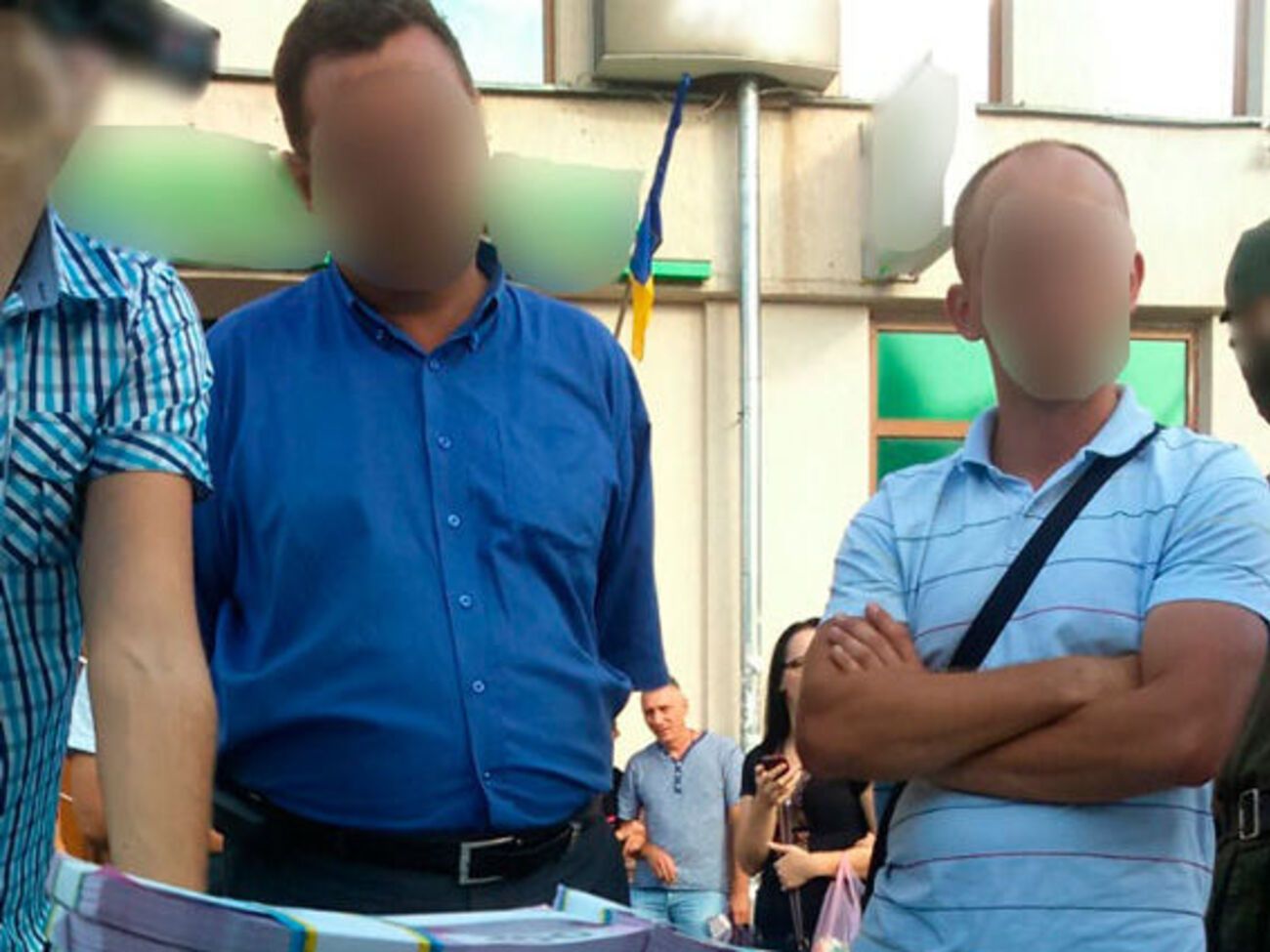 Голова вместе с депутатом-посредником успели получить 475 тыс. грн взятки