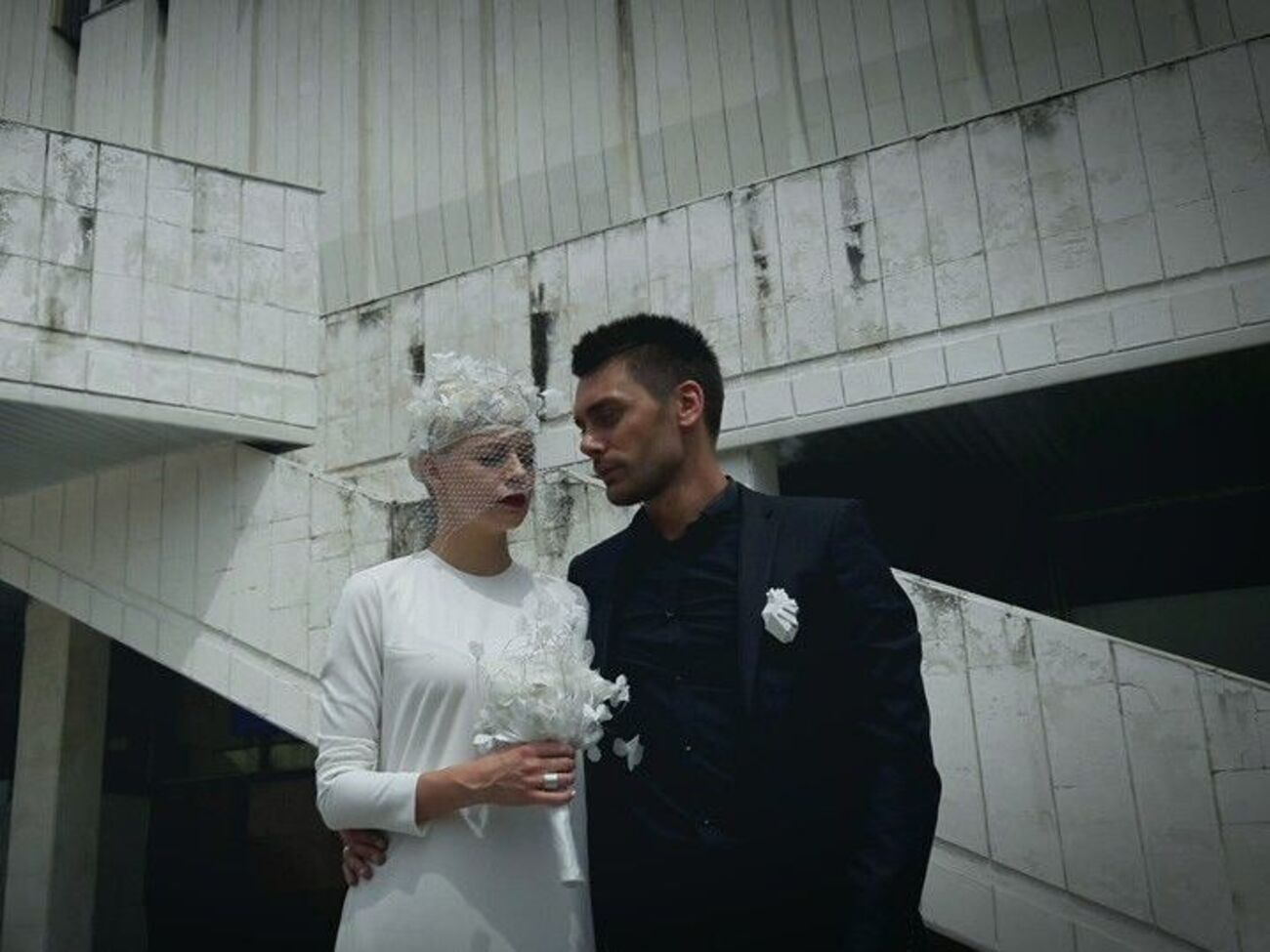 Жижченко (на фото слева) опубликовала фото свадебной вечеринки через два месяца после того? как узаконила отношения с Филатовым (справа)