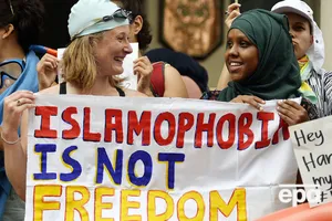 Французский суд поддержал позицию правозащитников, отменив запрет на буркини