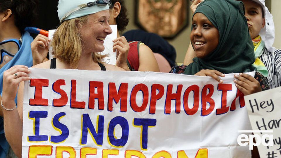 Французский суд поддержал позицию правозащитников, отменив запрет на буркини