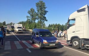 Жители соседних с грибовичской свалкой сел разблокировали Жовковскую трассу