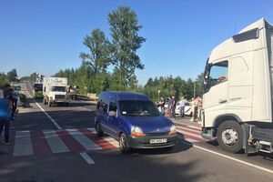 Жители соседних с грибовичской свалкой сел разблокировали Жовковскую трассу