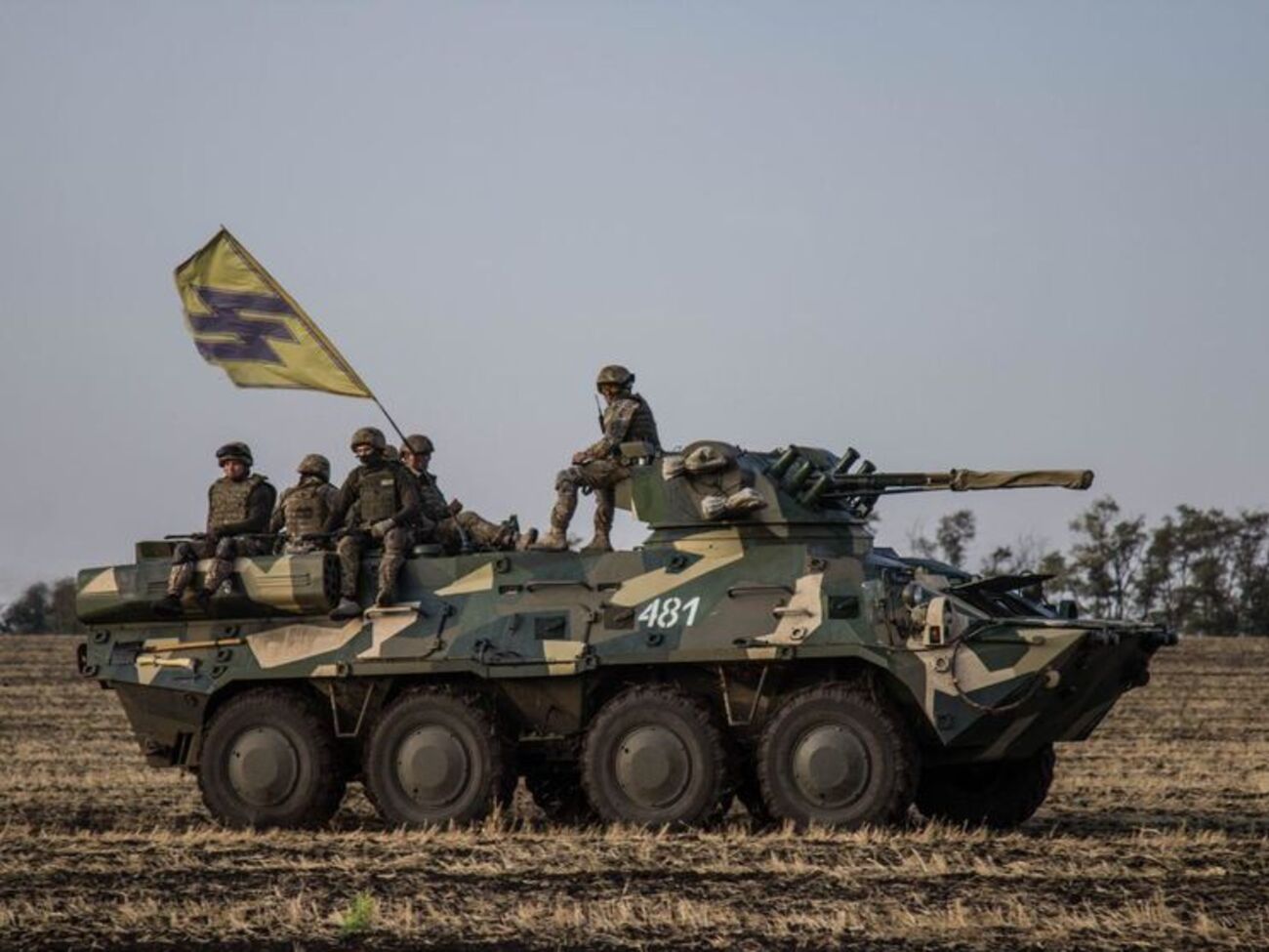 Полк "Азов" переводят в Запорожскую область, заявили в пресс-службе подразделения