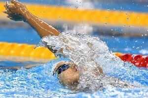 Зевина завоевала "золото" и "серебро" в первый день этапа Кубка мира по плаванию