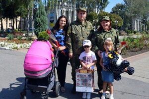 В Покровске двум сотрудникам полиции вручили ключи от служебных квартир