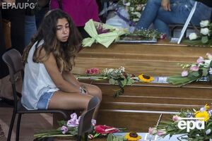 Сегодня Италия похоронила первых погибших