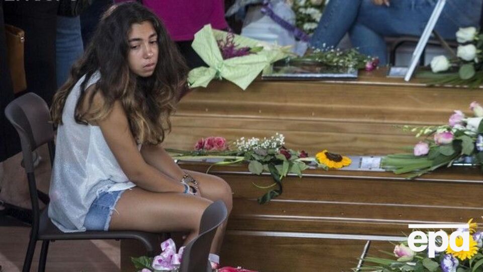 Сегодня Италия похоронила первых погибших