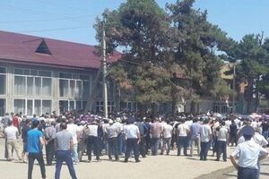 В селе Лощиновка, где нашли убитой восьмилетнюю девочку, ситуация остается напряженной