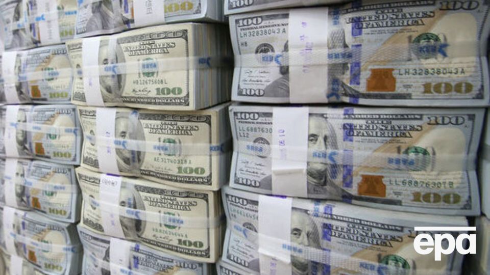 В России Путина призывают выйти из долларовой зоны