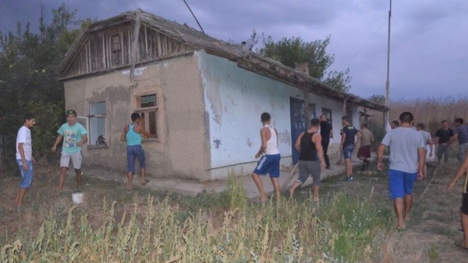 После убийства местные жители громили дома ромов