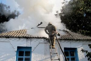 Пожарные тушили огонь около двух часов