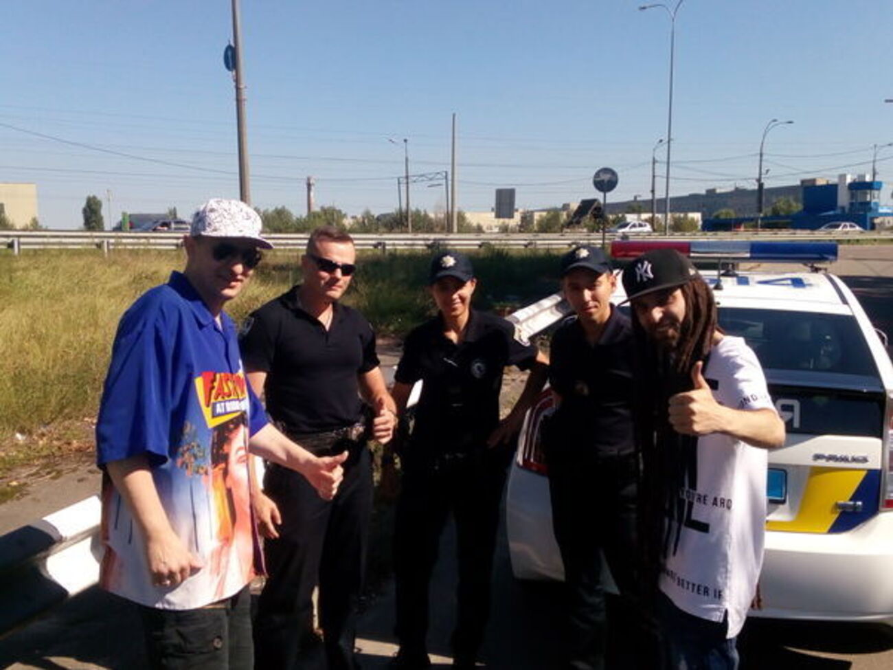 Полиция, прибывшая на съемки клипа "Маятник", поняла, что оружие, которое использовали музыканты, бутафорское