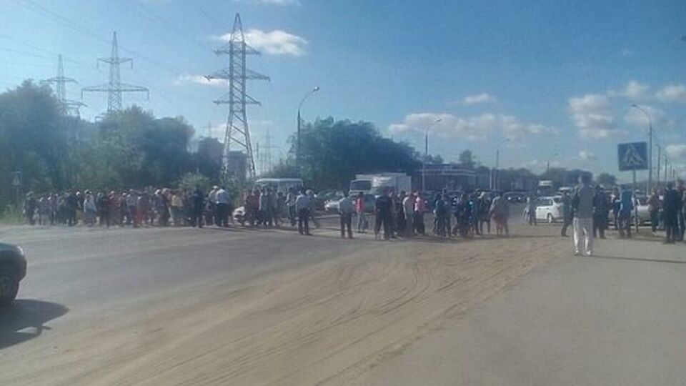 Работники "АвтоВАЗагрегата" перекрыли трассу