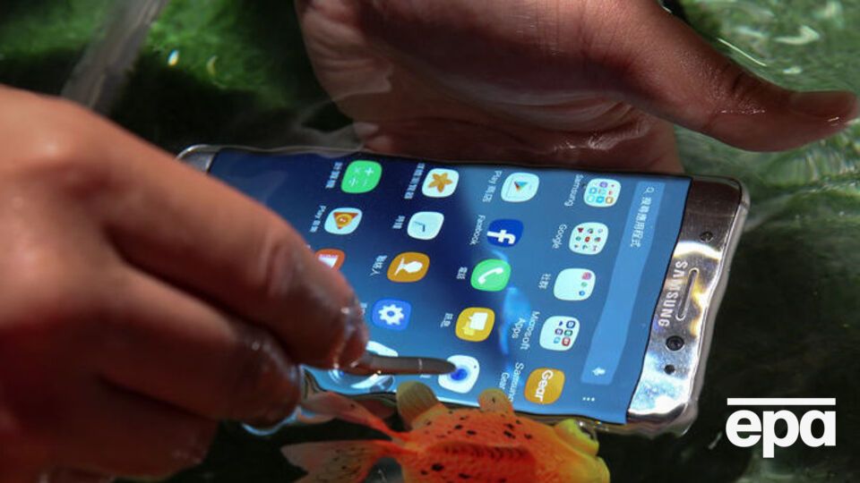 Samsung приостановила предзаказ на новые смартфоны