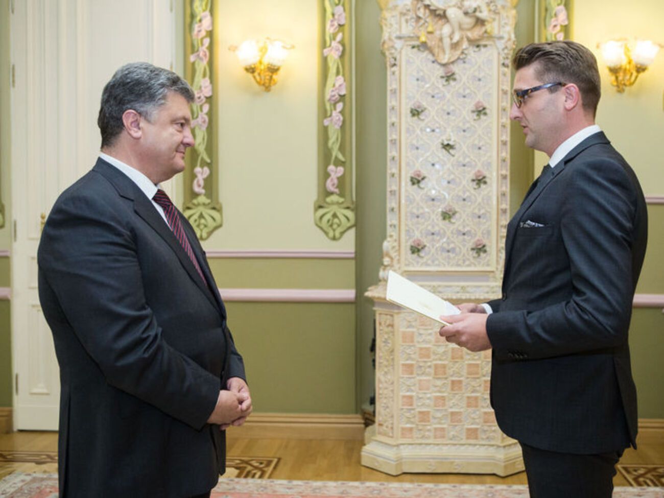 Порошенко получил верительные грамоты от нового посла Румынии в Украине Кристиана-Леона Цуркана