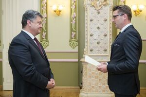 Порошенко получил верительные грамоты от нового посла Румынии в Украине Кристиана-Леона Цуркана