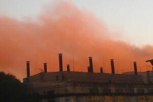 Выбросы из комбината имени Ильича в Мариуполе