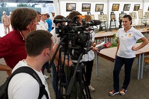 Исинбаева провела "легкоатлетическую" зарядку